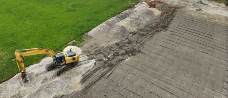 Baustelle Baumaschine arbeitet an einer Baustelle